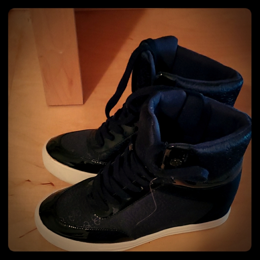 A brand new shoes, just worn once.